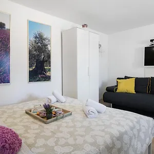 Babina - King & Queen Guest house